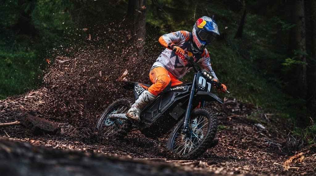 Electric Dirt Bike vs Electric Motorcycle: Which One Is Right for You? - Evoltrix